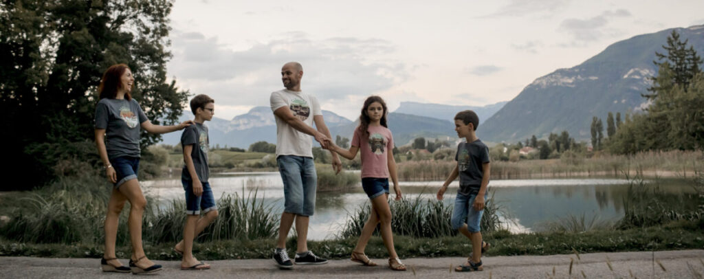 La Famille Caribou 202186 1 Scaled E1752200081548 1024x406